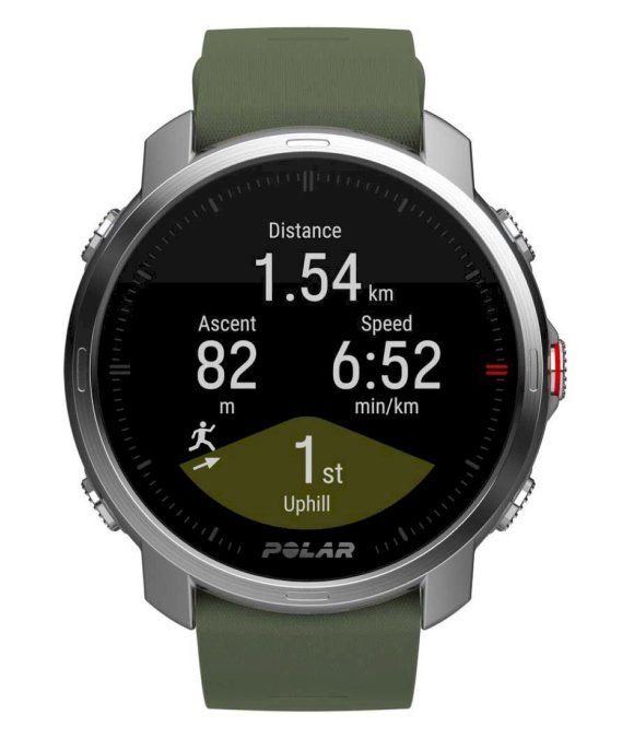 Smartwatch-Display. Zeigt Distanz, Steigung und Geschwindigkeit. POLAR-Logo. Grünes Armband.