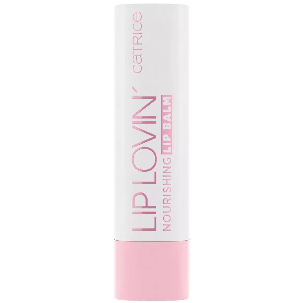 Der Catrice Lip Lovin' Nährende Lippenbalsam ist in einem weißen Stift mit rosa Akzenten verpackt. Der Name des Produkts und die Marke sind deutlich sichtbar.