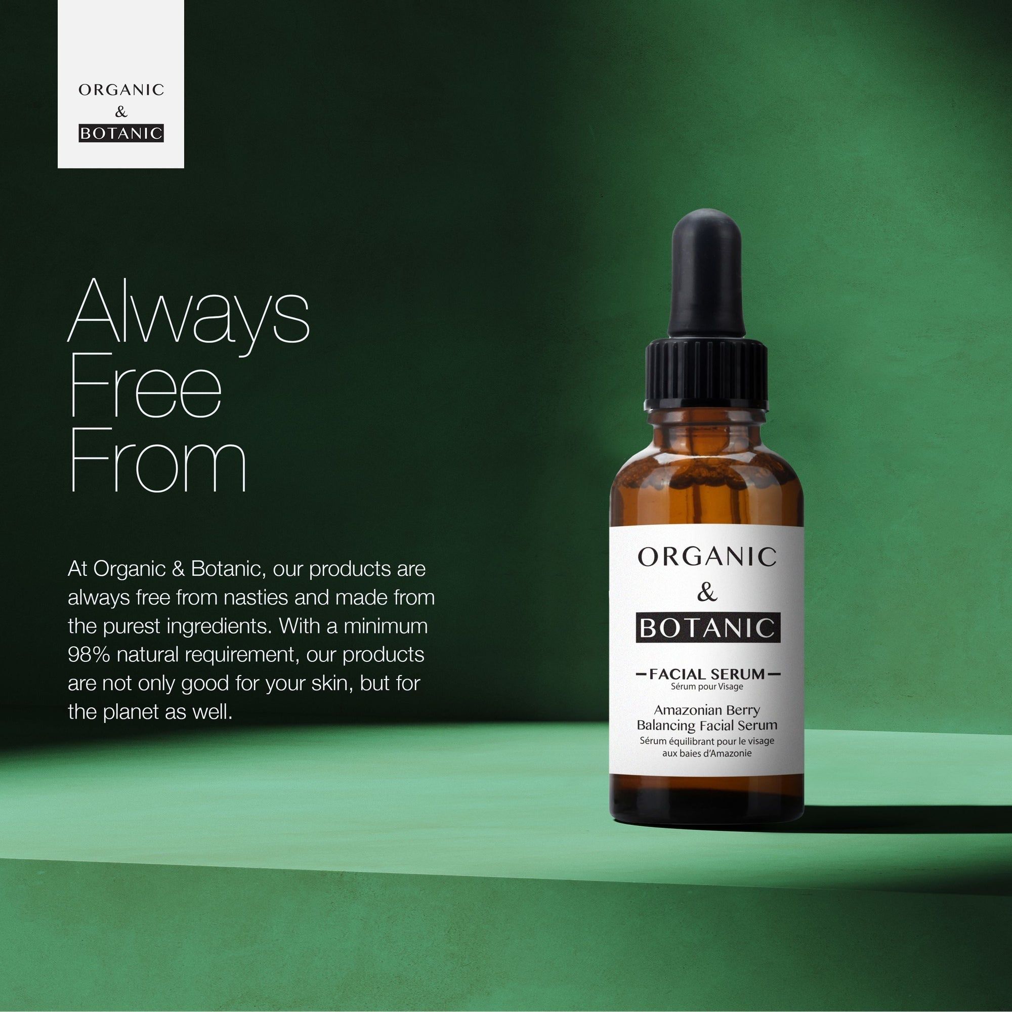 Braune Glasflasche mit Pipette vor grünem Hintergrund. Text: "ORGANIC & BOTANIC" und "FACIAL SERUM".