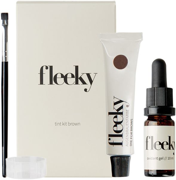 Ein Set mit einer Box, Pinsel, Tube, Flasche und Behälter. Mit dem Logo "fleeky".