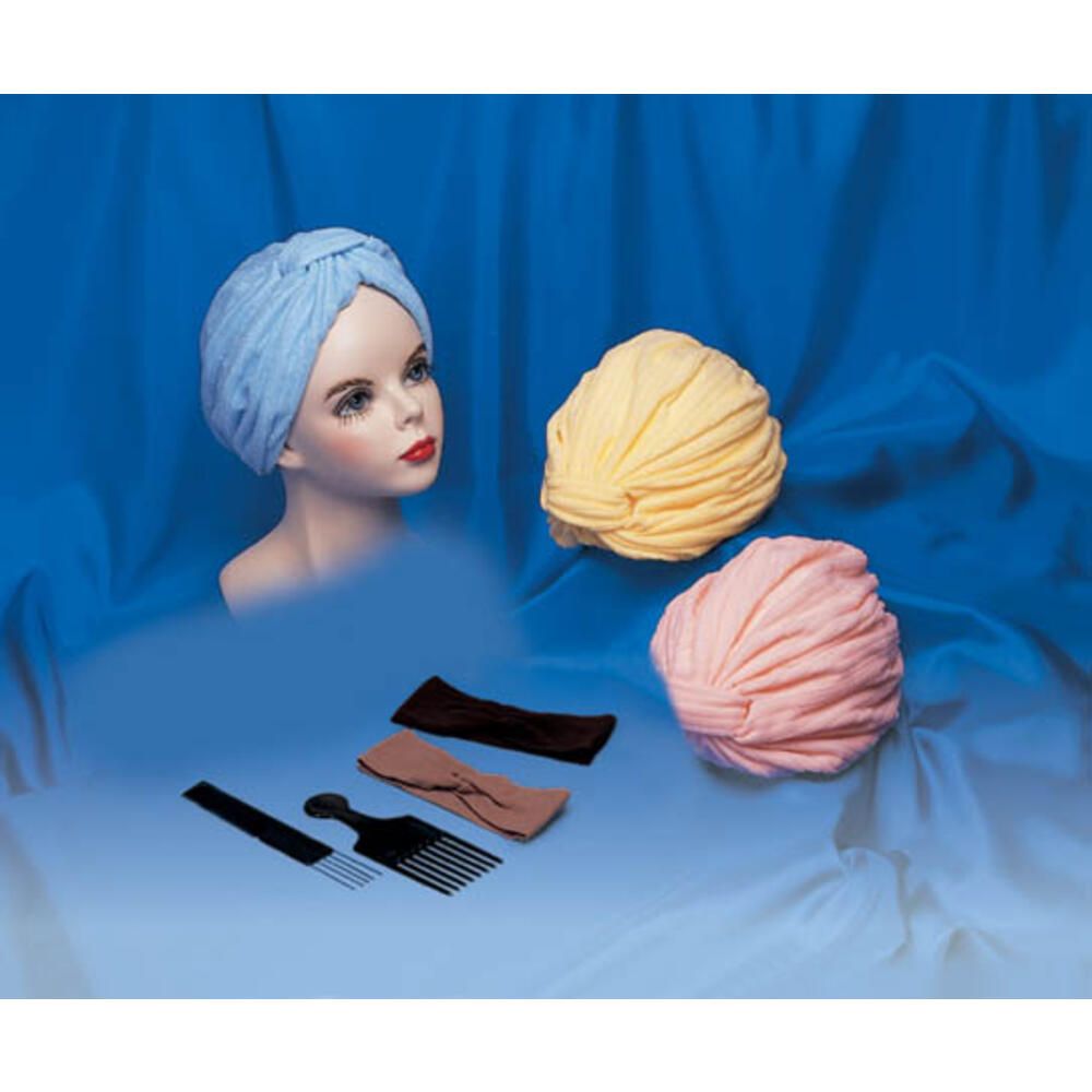 Mannequin mit blauem Turban. Mehrere Turbane in Gelb und Rosa. Kamm und Stirnbänder.