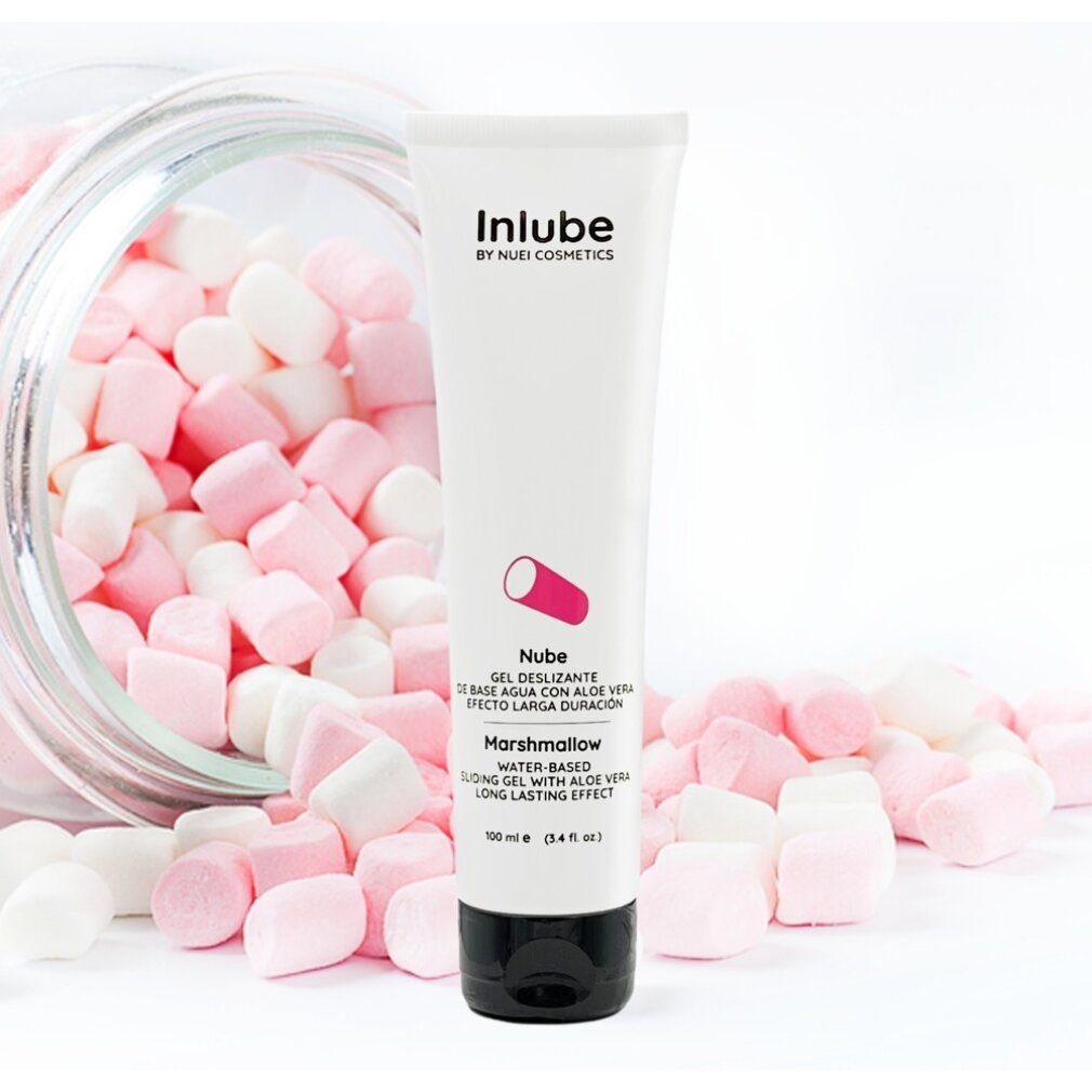 Weißes Tube mit schwarzem Deckel, umgeben von rosa und weißen Marshmallows in einem Glas. Aufschrift: Inlube by NUEI Cosmetics, Nube, Marshmallow.