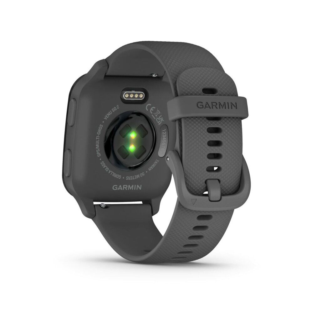 Rückseite einer grauen Smartwatch. Sichtbar: Sensoren, Ladekontakte, Garmin-Logo. Graues Armband mit Schnalle.