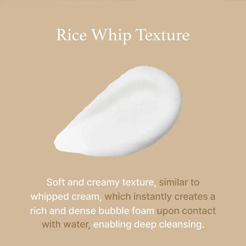 Weißer Schaum auf beigem Hintergrund. Text: 'Rice Whip Texture'.