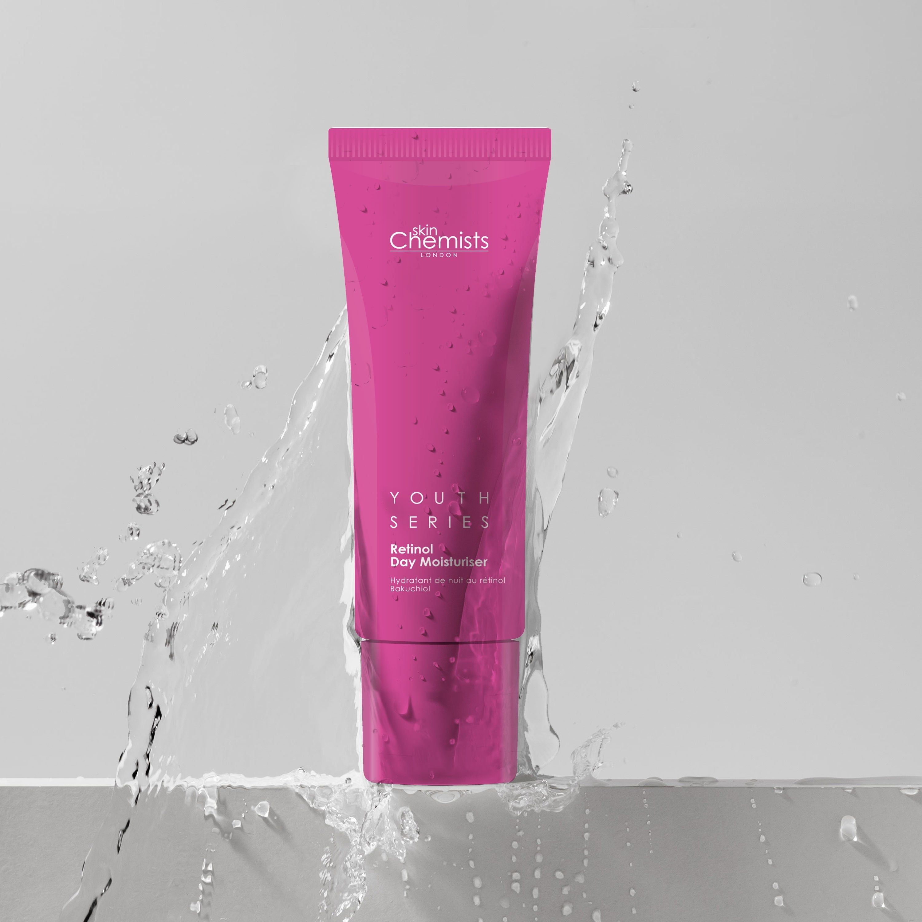 Rosa Tube mit Wasser. Aufschrift: Youth Series, Retinol Day Moisturiser. Marke: skinChemists.