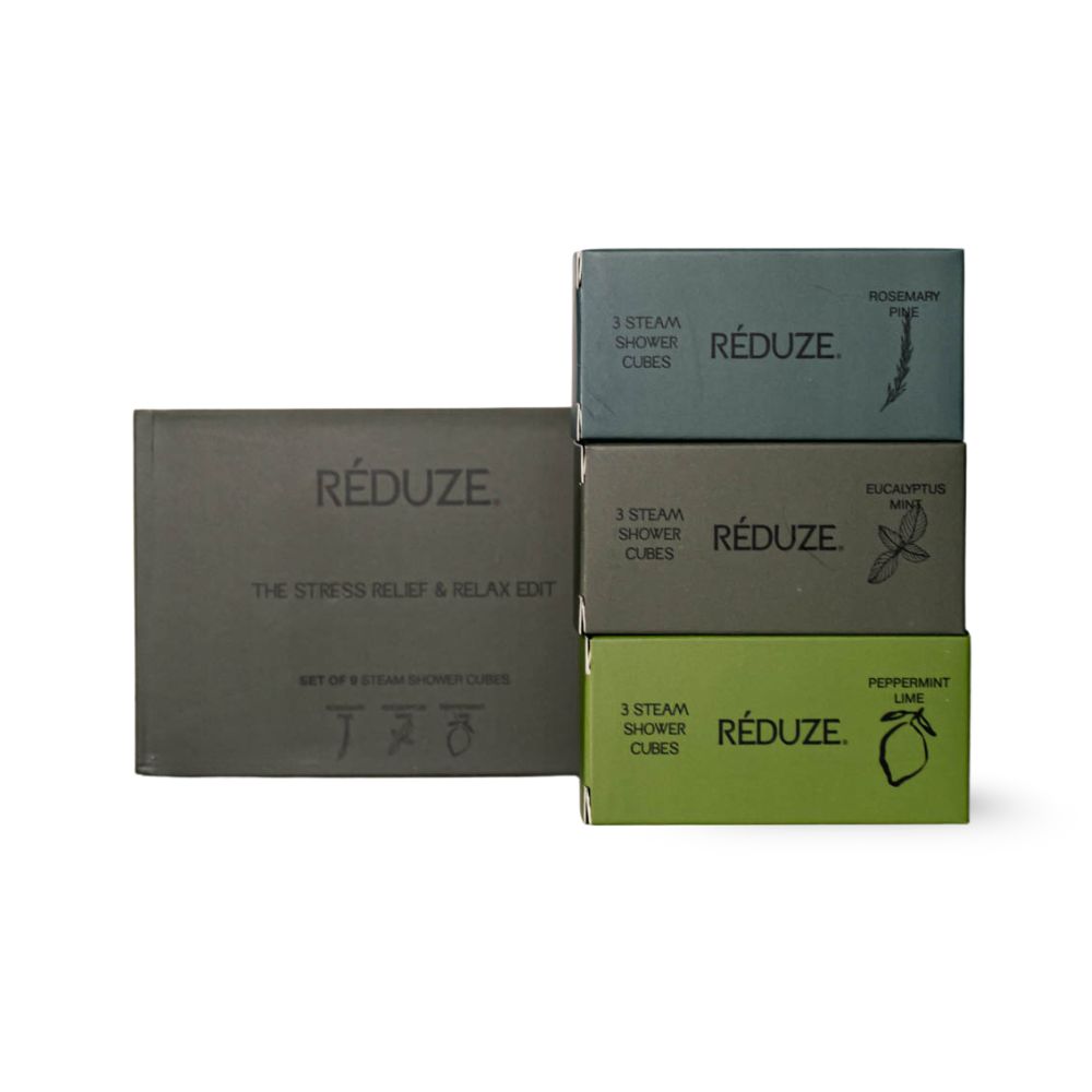 Dunkelgrüne Box mit "RÉDUZE"-Logo. Text: "THE STRESS RELIEF & RELAX EDIT". Daneben 3 Boxen mit je 3 Duschwürfeln.