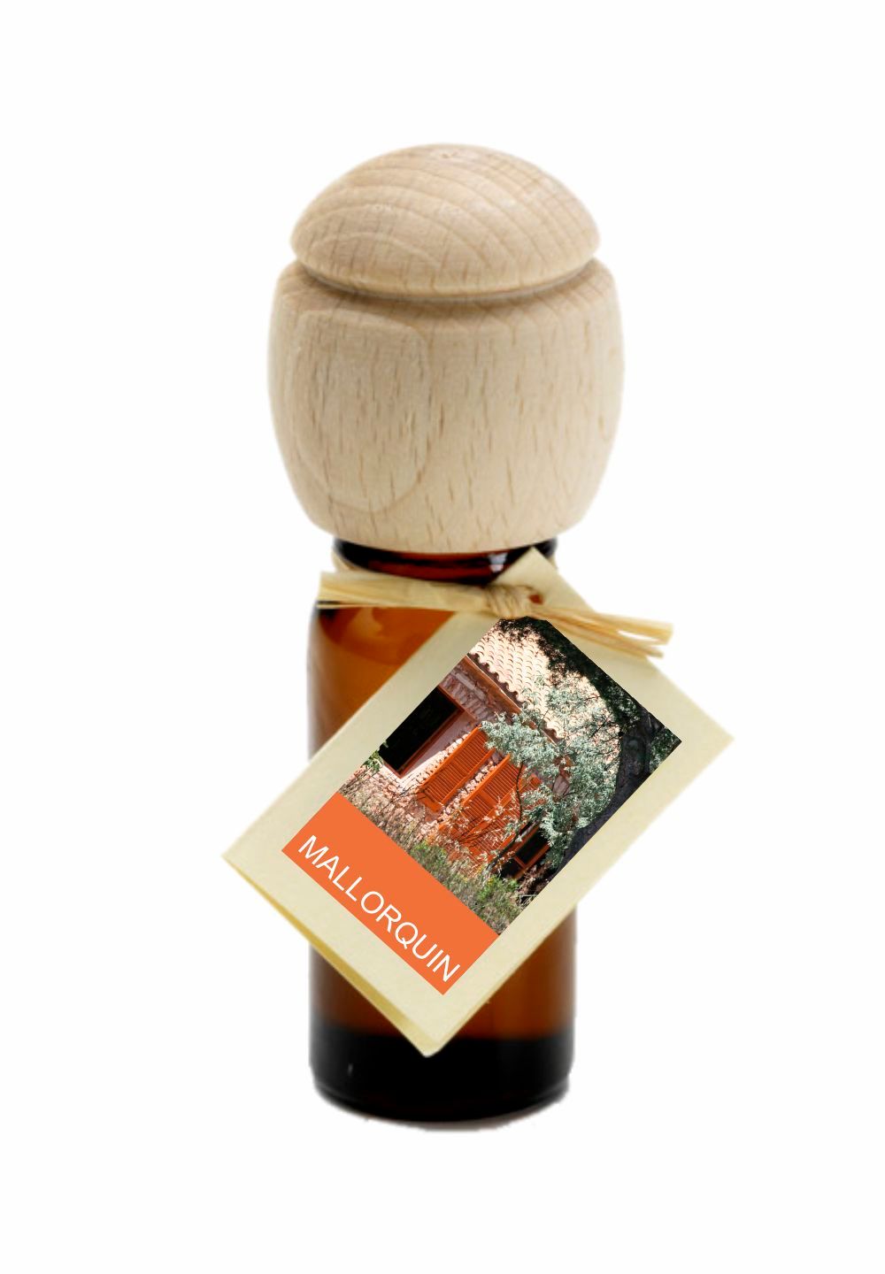 Braune Glasflasche mit Holzverschluss und Anhänger. Auf dem Anhänger steht "MALLORQUIN".
