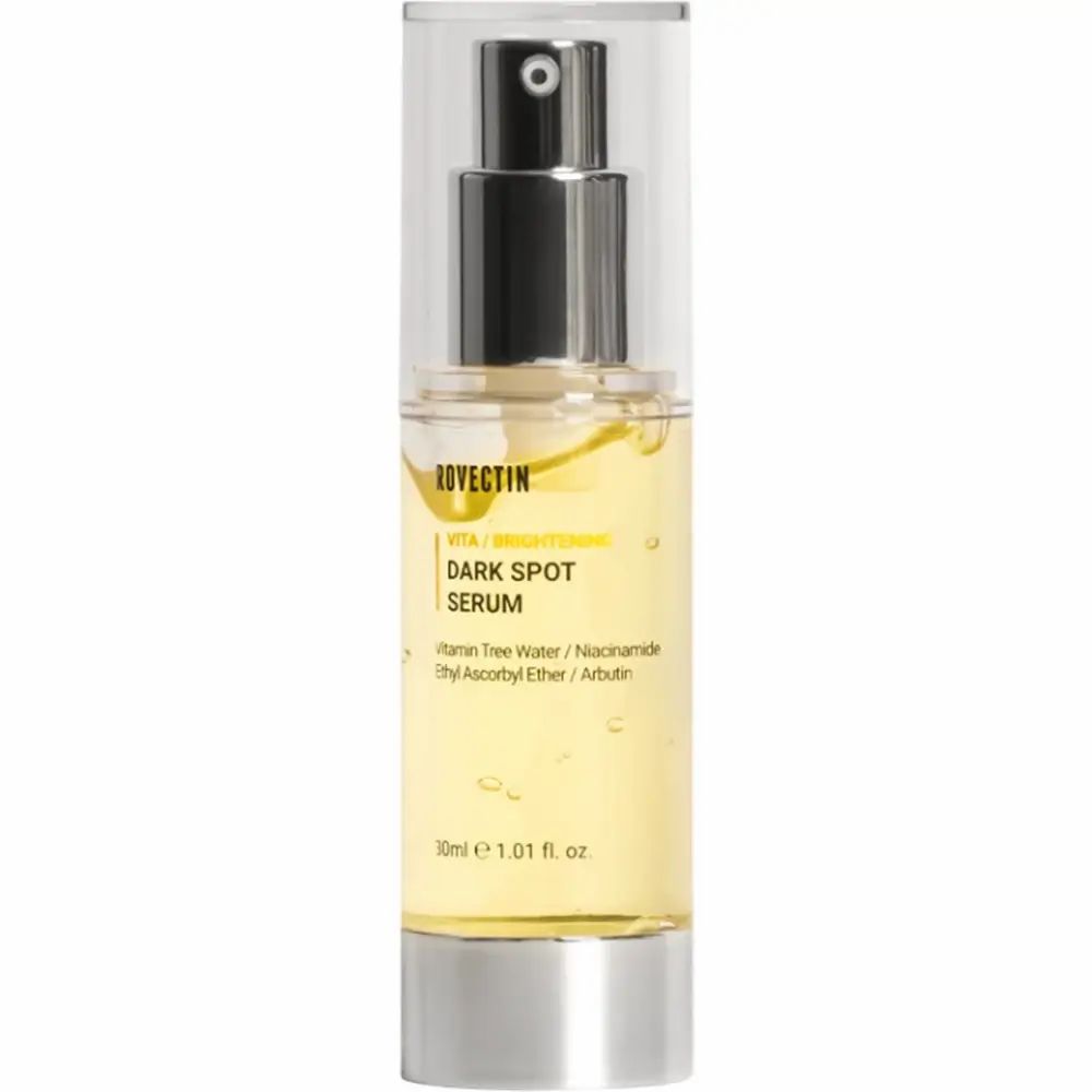 Serumflasche mit Pumpe. Aufschrift: ROVECTIN Vita Dark Spot Serum. Gelbe Flüssigkeit sichtbar.