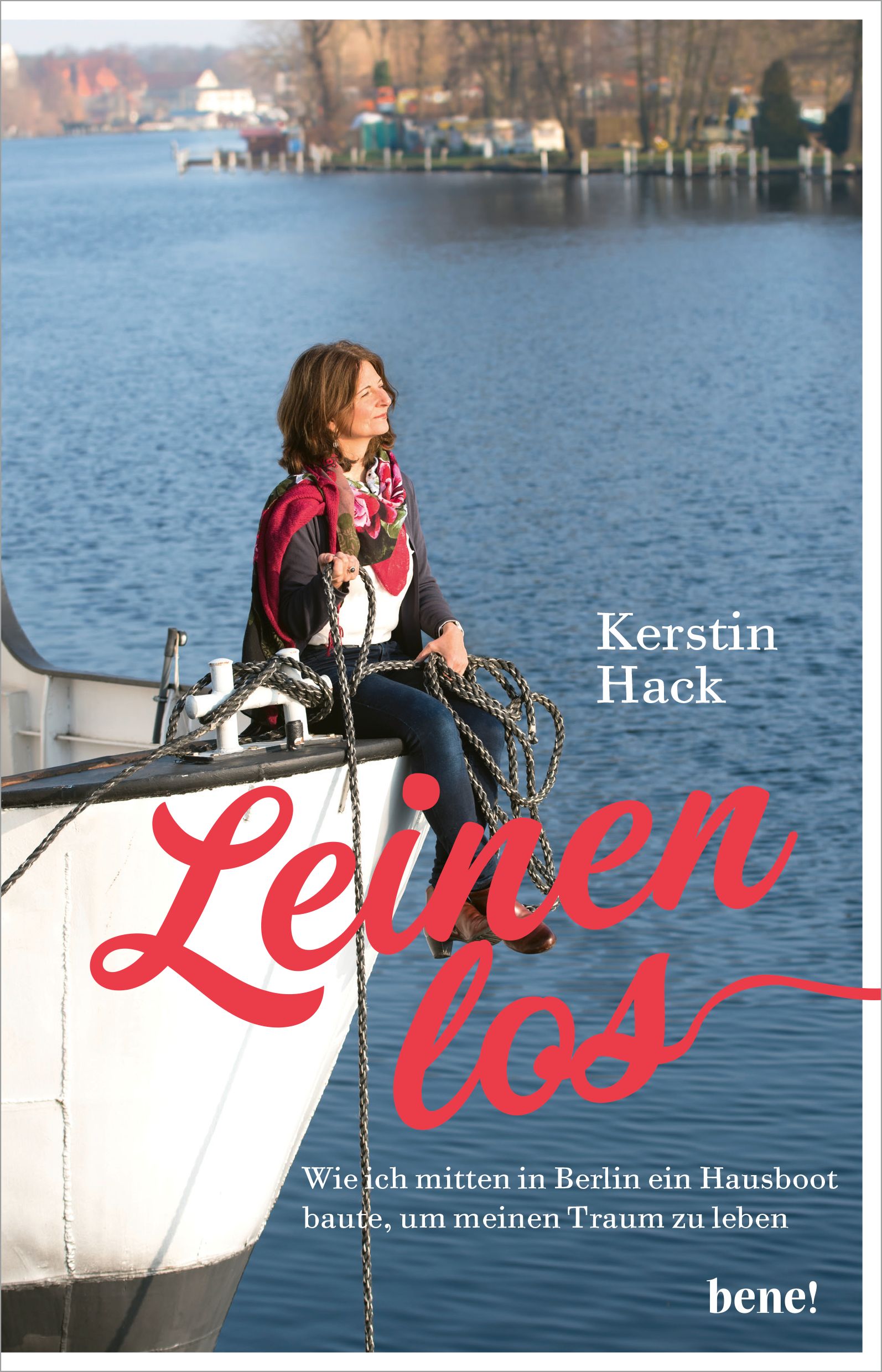 Buchcover mit Titel "Leinen los". Frau sitzt auf einem Boot. Autorin: Kerstin Hack. Untertitel: Wie ich mitten in Berlin ein Hausboot baute, um meinen Traum zu leben.