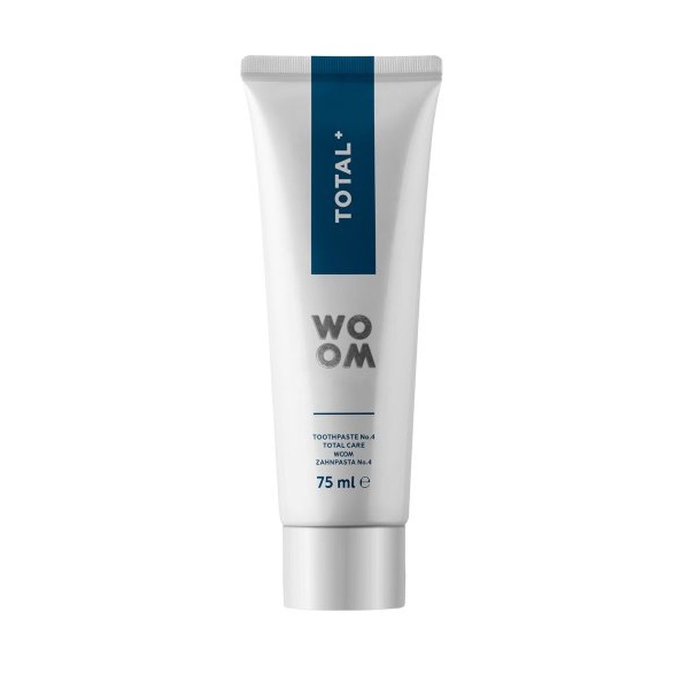 Zahnpasta-Tube, weiß, mit blauem Streifen und Schriftzug TOTAL+. WOOM-Logo, darunter Text und 75 ml.