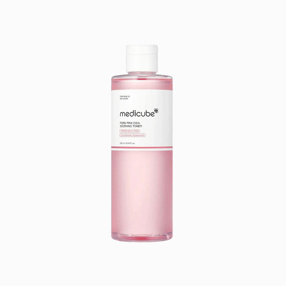 Zylindrische Flasche mit rosa Flüssigkeit. Aufschrift: medicube PDRN Pink Cica Soothing Toner.