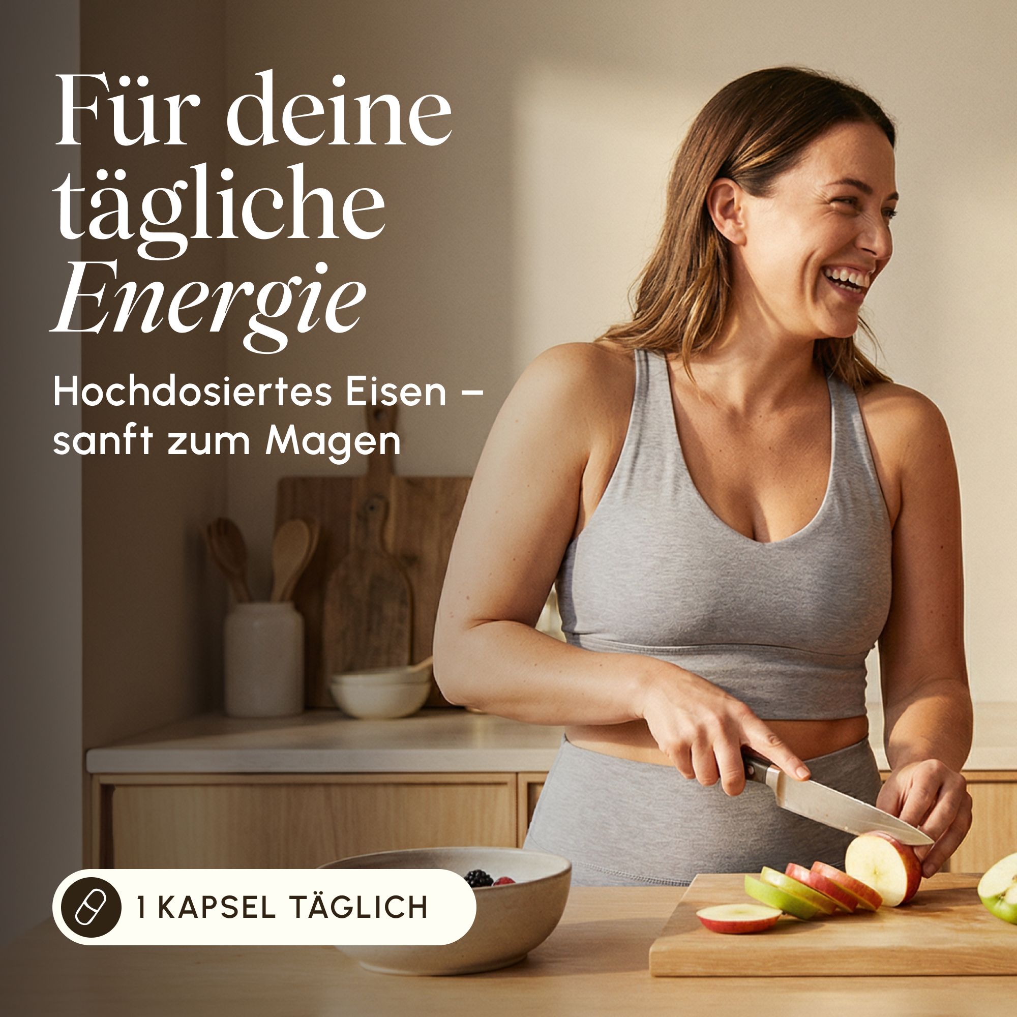 Frau schneidet Äpfel in der Küche, Text: "Für deine tägliche Energie".
