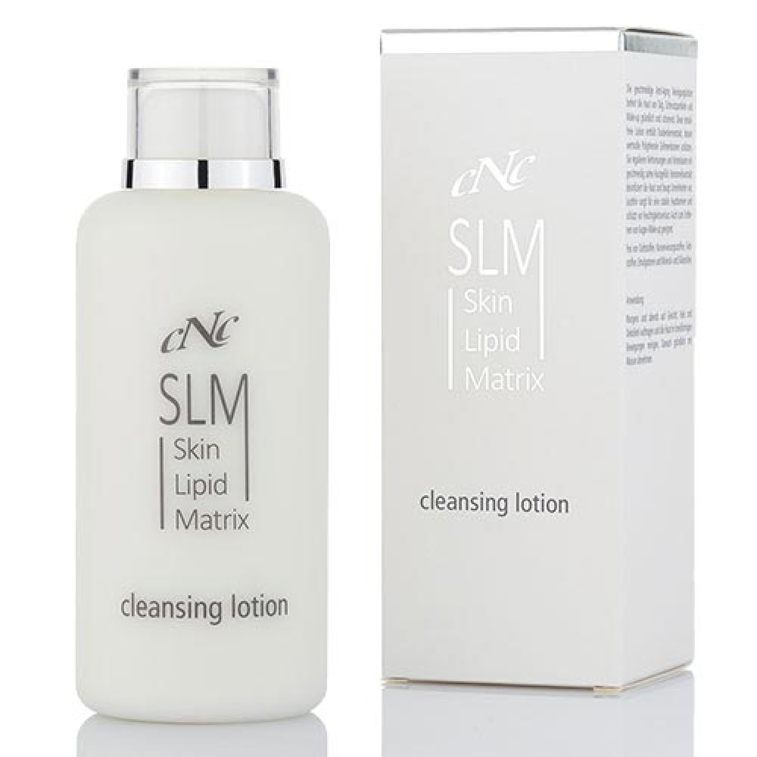 Weiße Flasche und Schachtel. Aufschrift cNc SLM Skin Lipid Matrix, cleansing lotion. Pumpverschluss.