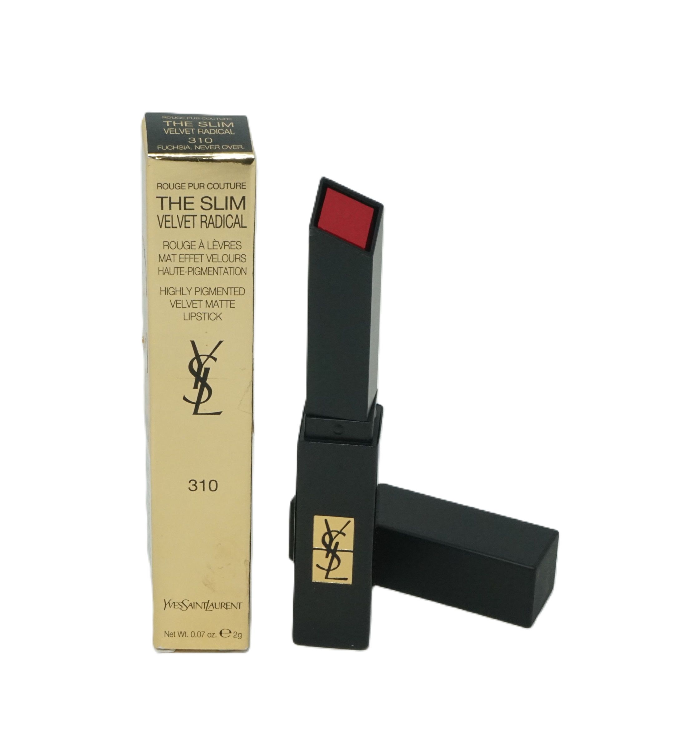 Schwarzer Lippenstift mit roter Spitze und goldfarbener Verpackung. Auf der Verpackung steht "The Slim Velvet Radical" und die Nummer 310.