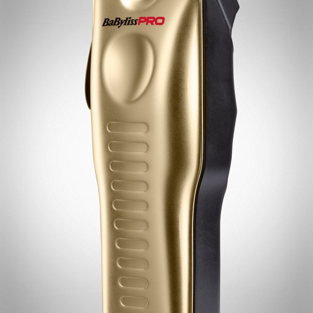 Goldenes Gehäuse der Haarschneidemaschine. Marke: BaBylissPRO. Modell: LO-PROFX.