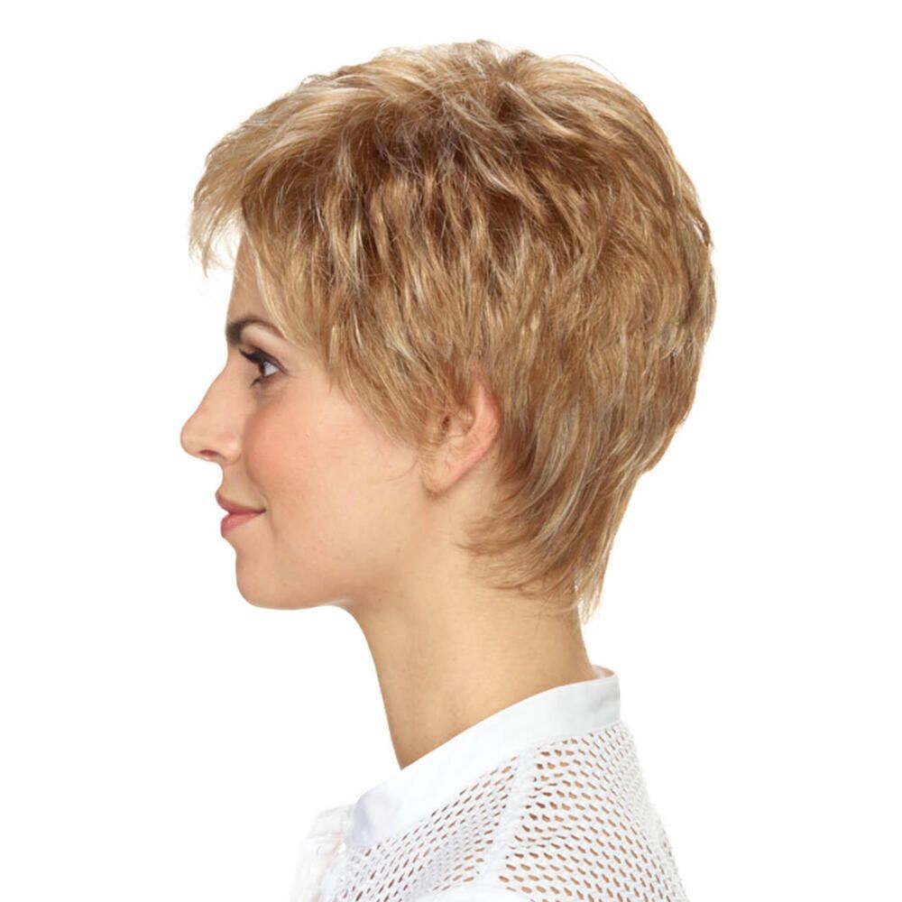 Kurzhaarperücke, blondiertes Haar, Seitenansicht, Frau mit weißem Oberteil.