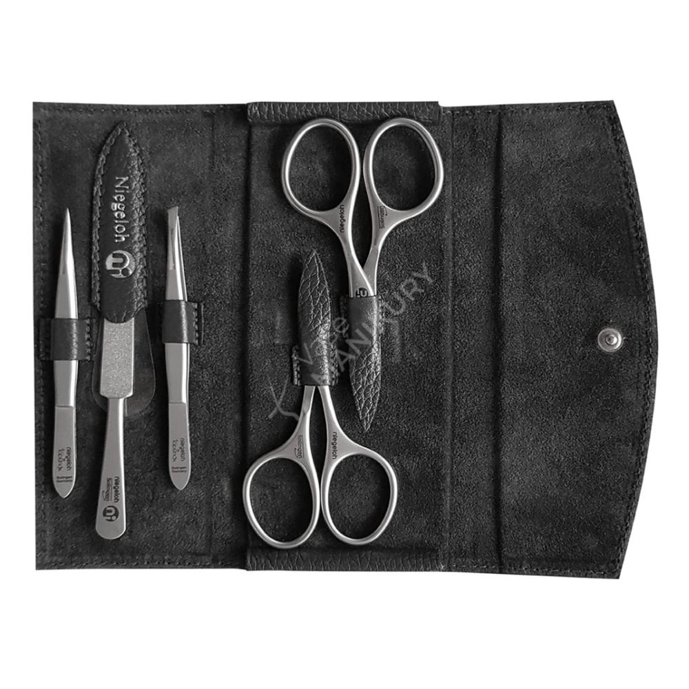 Niegeloh Solingen Etui mit Maniküre-Instrumenten: Nagelhautschere, Nagelschere, Pinzette, Nagelfeile und Nagelspitzer.
