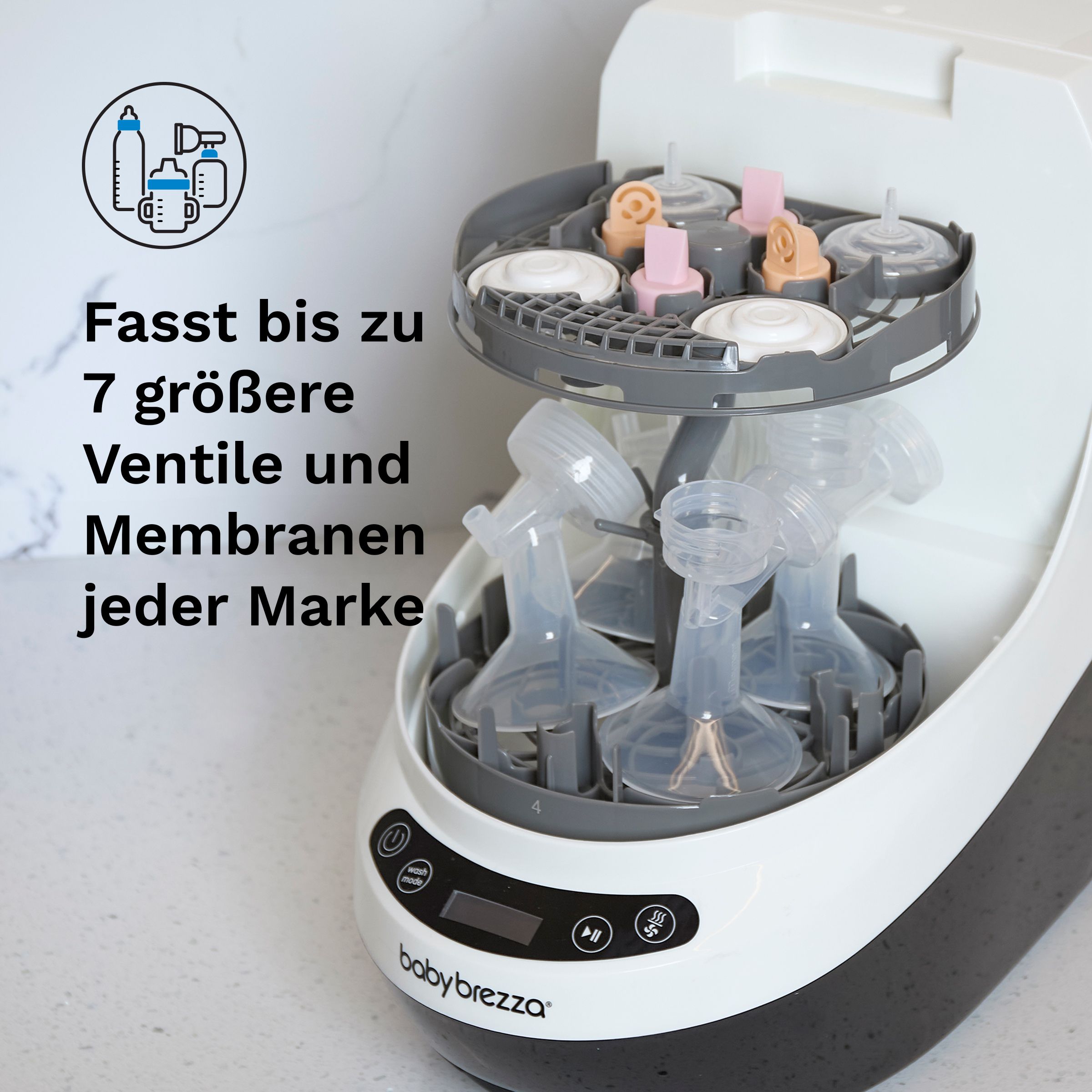 Gerät mit transparentem Deckel, Halterungen für Flaschen und Zubehör. Babybrezza-Logo. Text: Fasst bis zu 7 Ventile.
