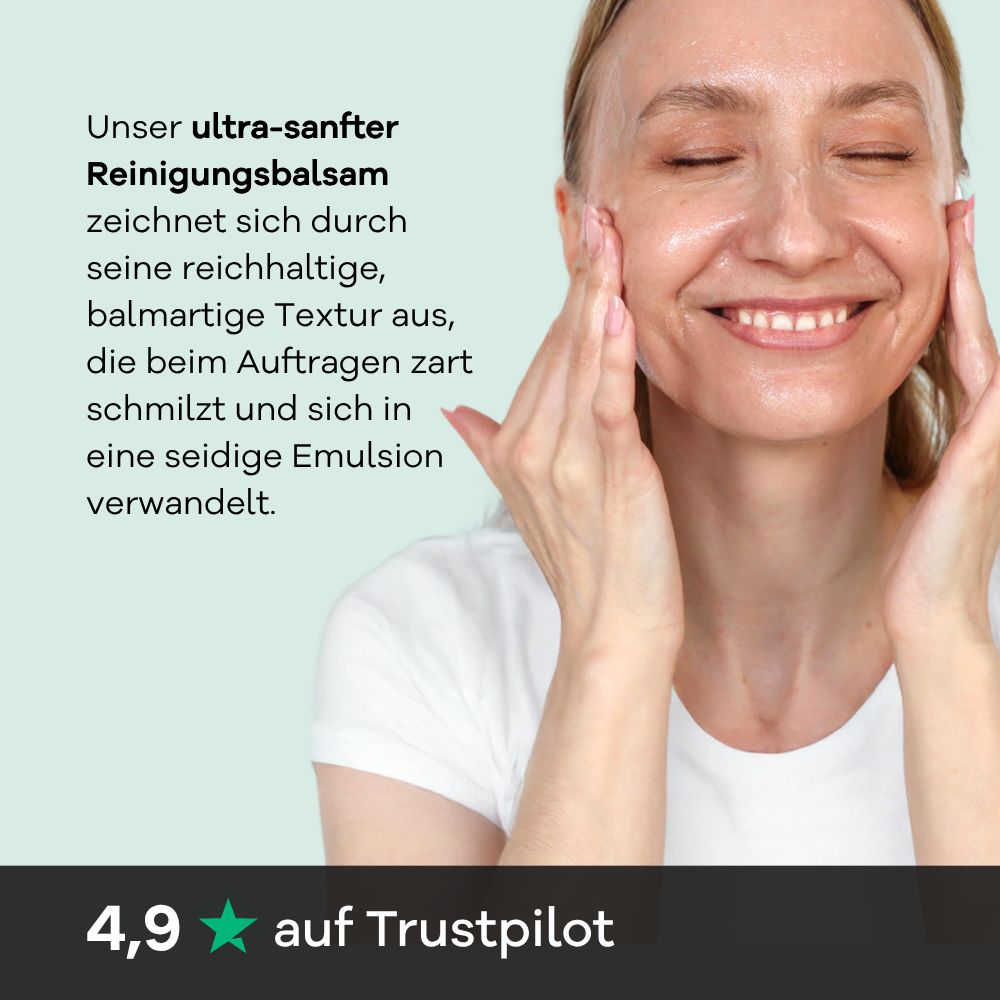 Frau mit geschlossenen Augen massiert ihr Gesicht mit Skincerely Yours Reinigungsbalsam.