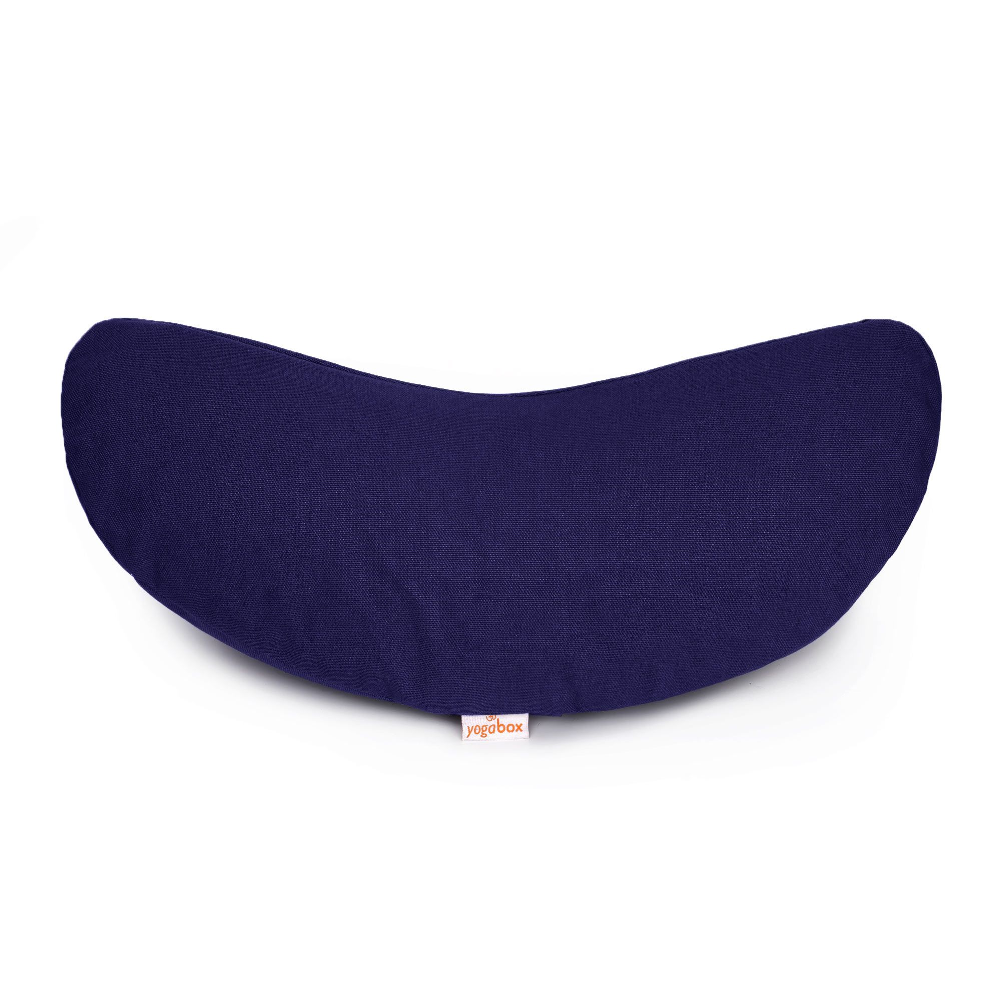 Dunkelblaues Halbmond-Yogakissen mit kleinem weißen Etikett.