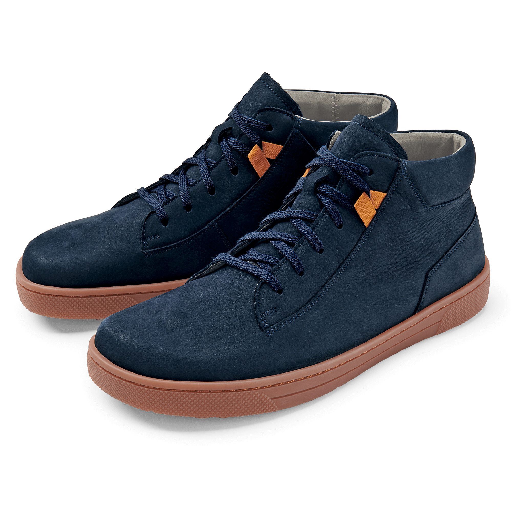 Paar dunkelblaue Herren-Stiefeletten aus Leder, Schnürung, orangefarbene Akzente, braune Sohle.