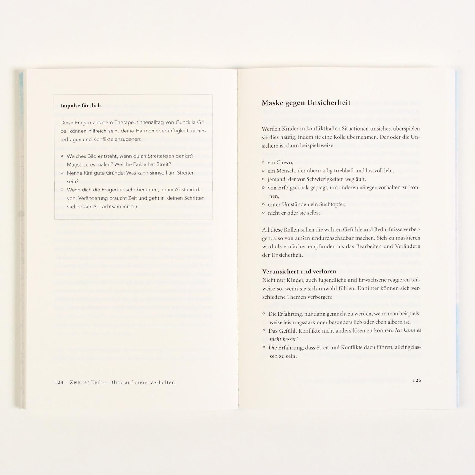 Buch Doppelseite. Textabschnitte mit Überschriften "Impulse für dich" und "Maske gegen Unsicherheit".