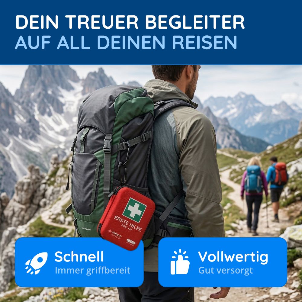 Rotes Erste-Hilfe-Set mit weißem Kreuz am Rucksack eines Wanderers. Text: Dein treuer Begleiter. Berge im Hintergrund. Raketen- und Glühbirnen-Icons.
