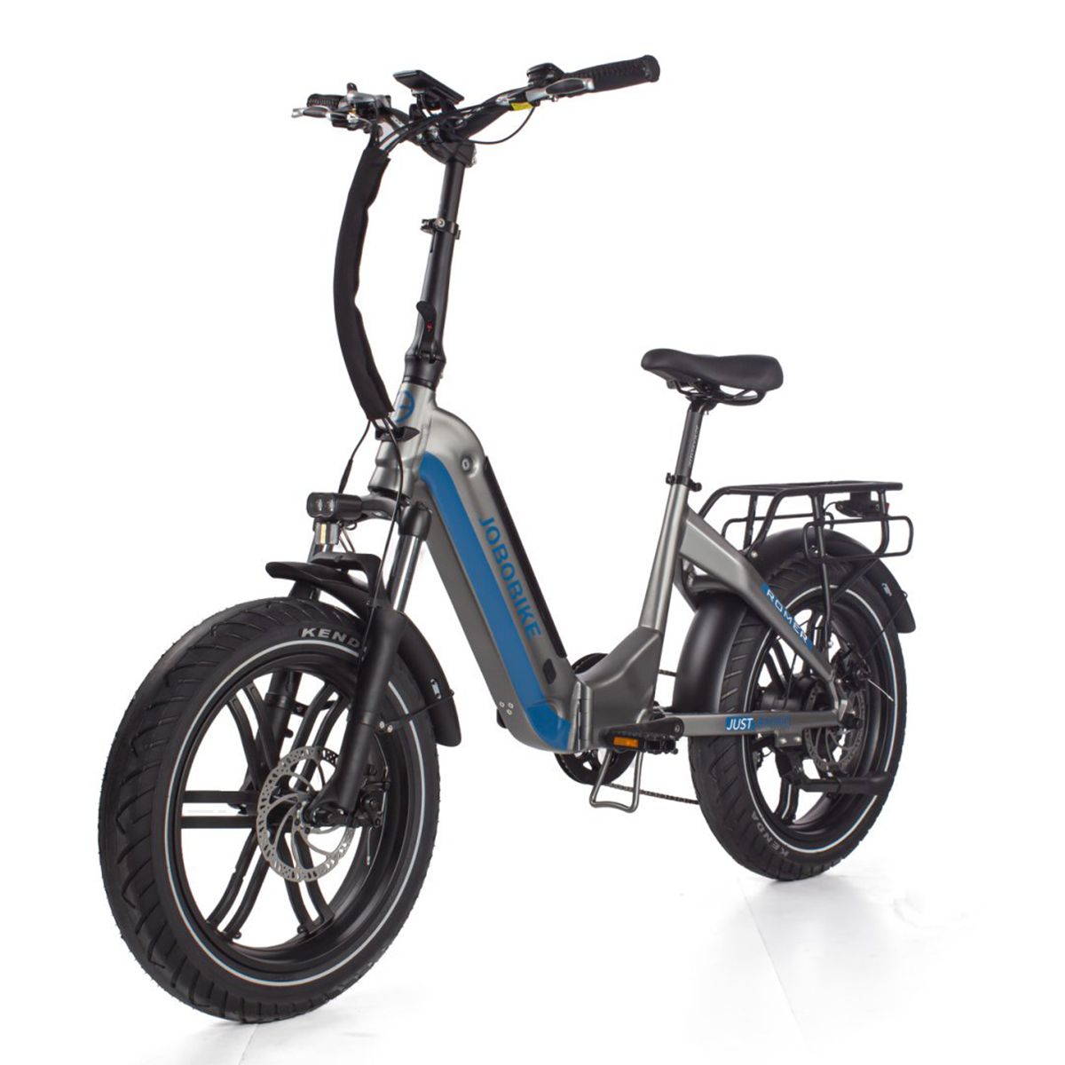 Grau-blaues E-Bike mit schwarzen Reifen. JOBOBIKE-Logo am Rahmen. Gepäckträger. Kenda-Reifen.