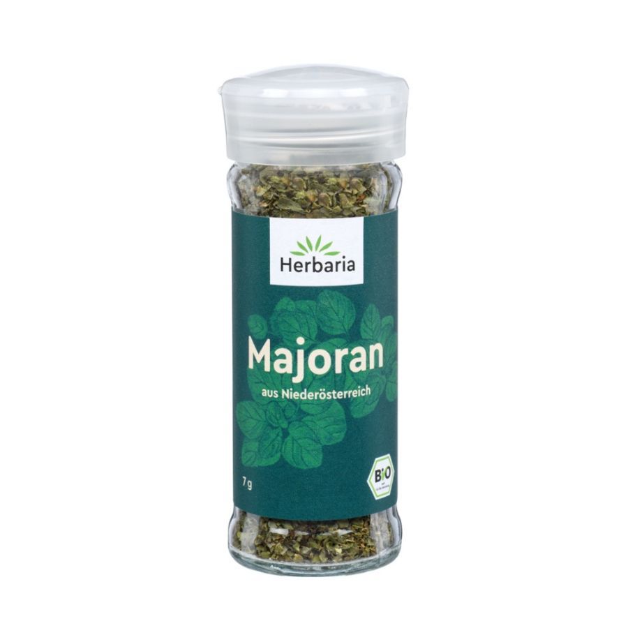 Glasflasche mit Majoran. Aufschrift: Herbaria, Majoran aus Niederösterreich, Bio-Siegel.
