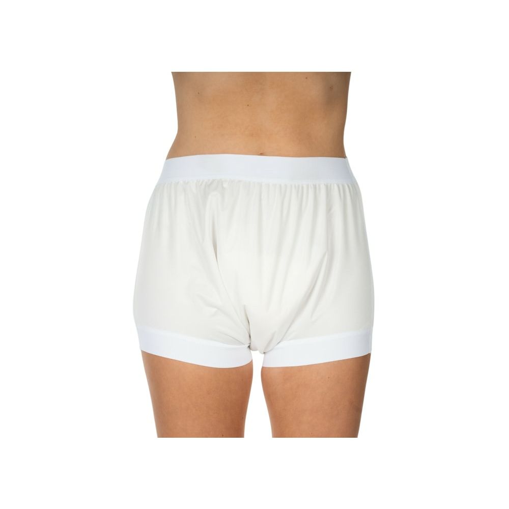 Weiße PU-Slip-Schlupfform. Elastische Bündchen. Nahaufnahme, getragen.