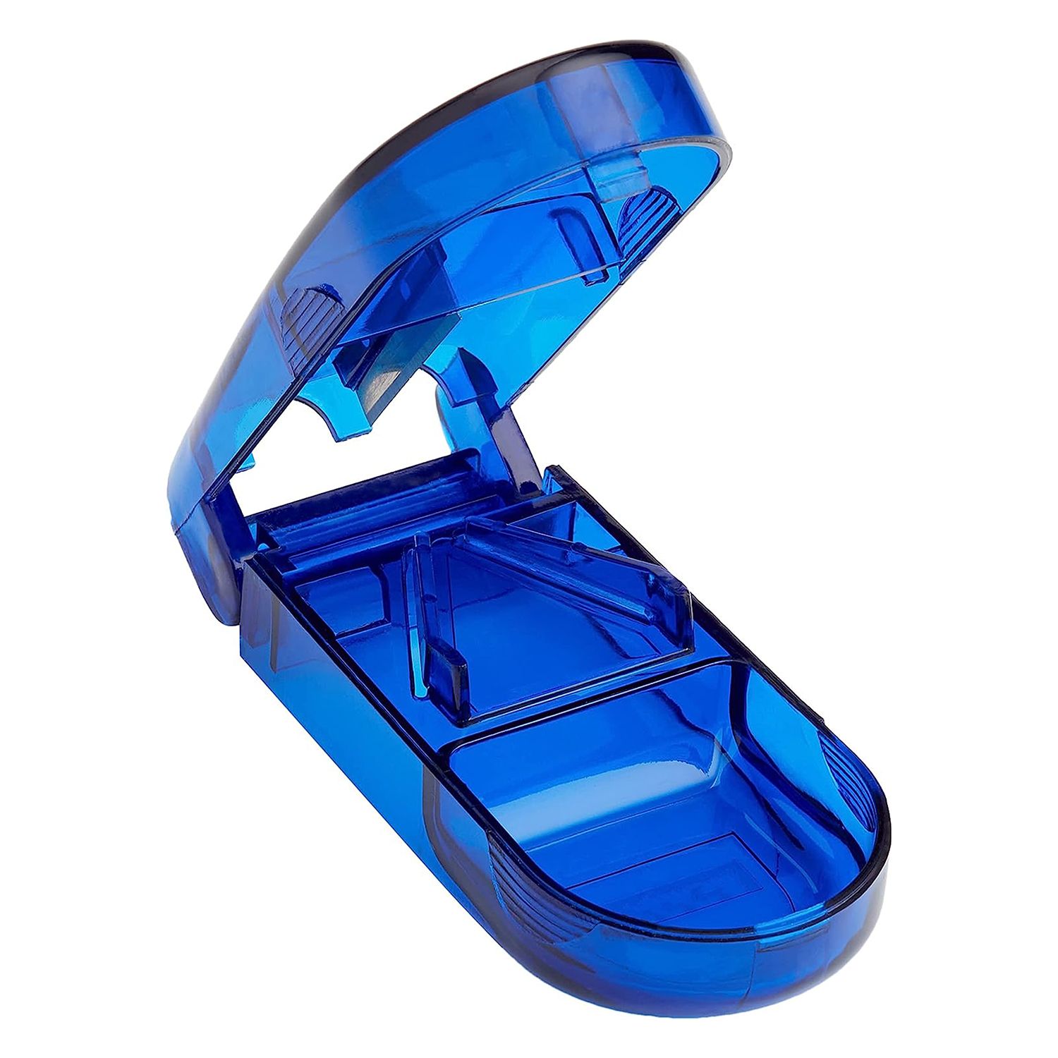 Blauer Tablettenteiler, geöffnet. Innenliegende Teile zur Tablettenteilung. Transparenter Kunststoff.