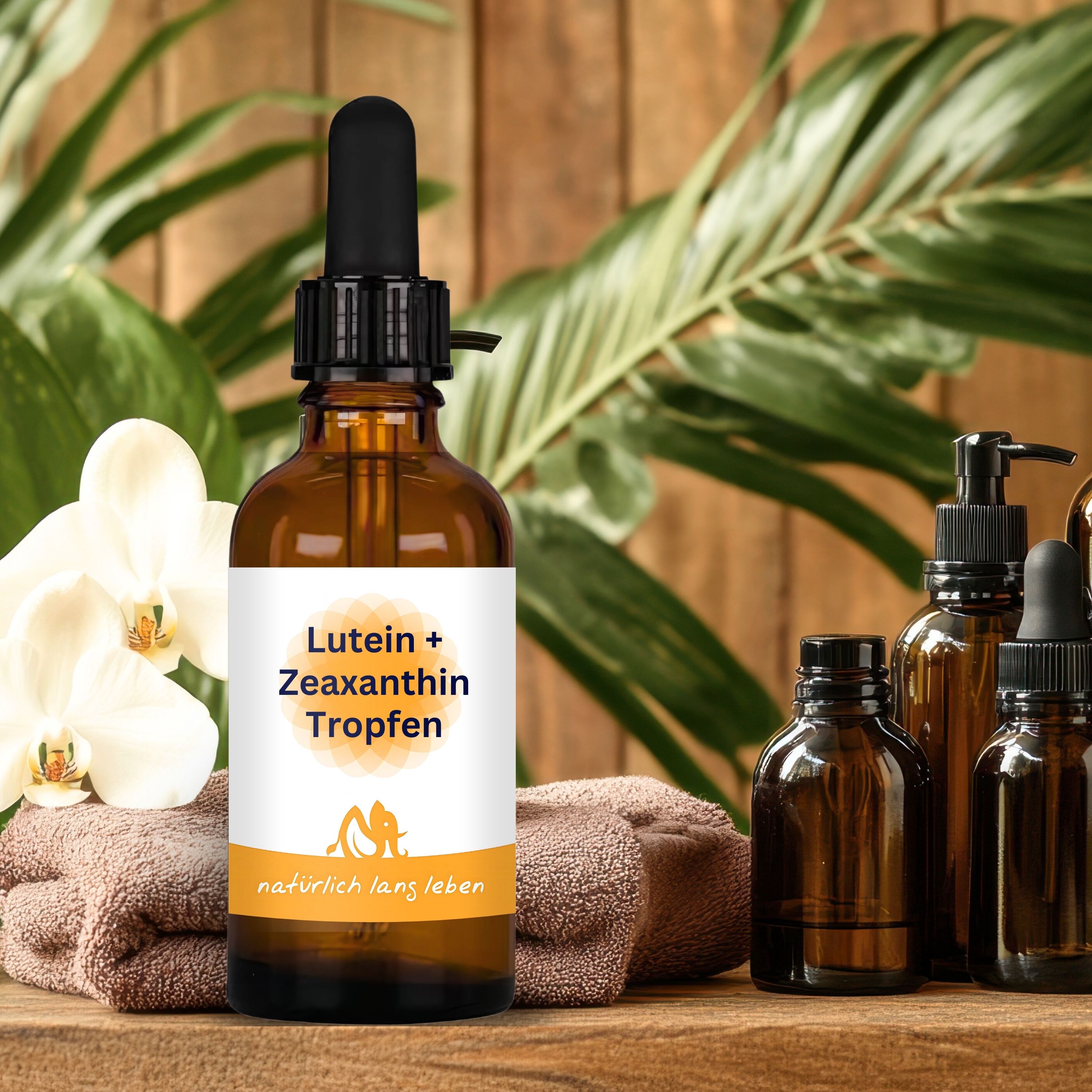 Braune Glasflasche mit Tropfer, neben anderen Flaschen. Hintergrund: Holz, Pflanzen, Handtuch und Orchidee.
