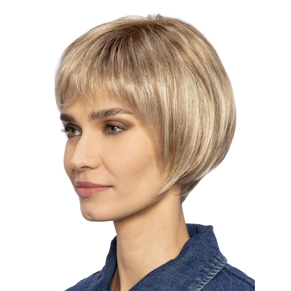 Blonde Kurzhaarperücke, Seitenansicht einer Frau. Natürlicher Haarfall, leicht gewellt.