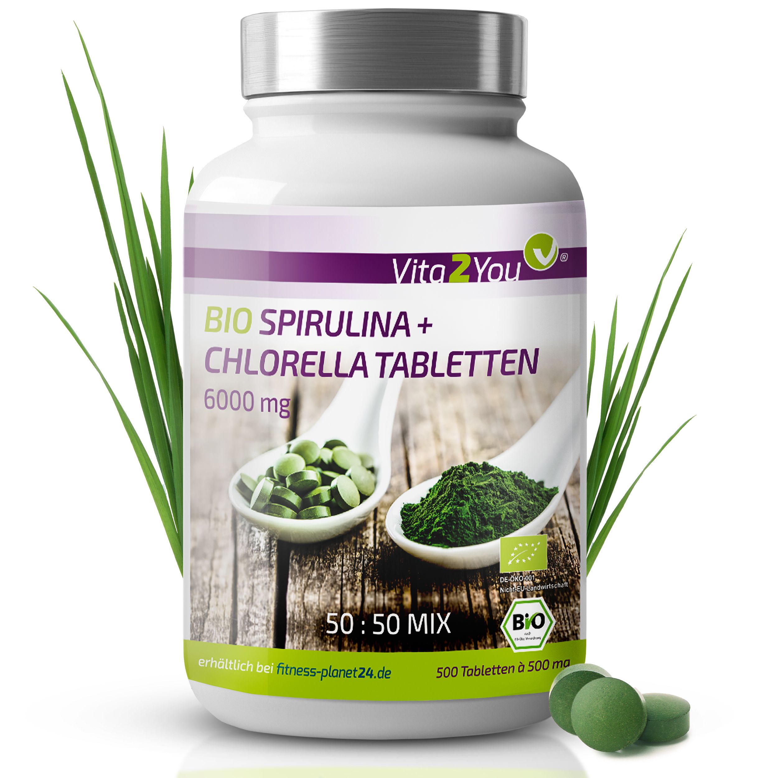 Weiße Flasche Vita2You Bio Spirulina + Chlorella Tabletten. Grüne Tabletten. Text: 6000 mg, 50-50 Mix, Bio-Siegel.
