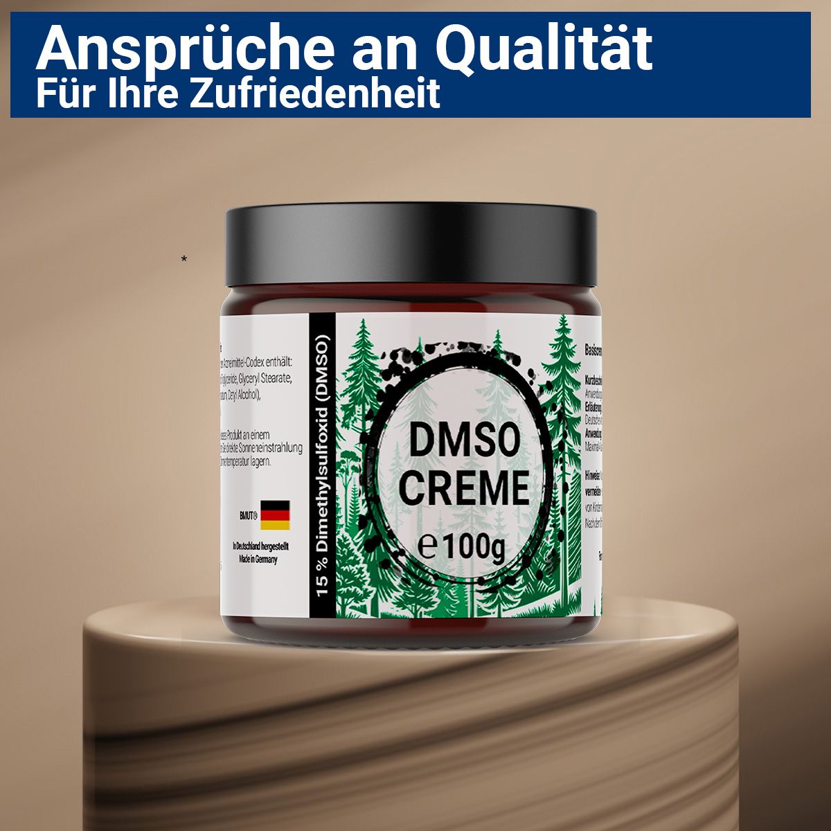 Tiegel "DMSO CREME e100g" auf Podest. Text: 15% Dimethylsulfoxid (DMSO). Brauner Deckel, weißes Etikett.