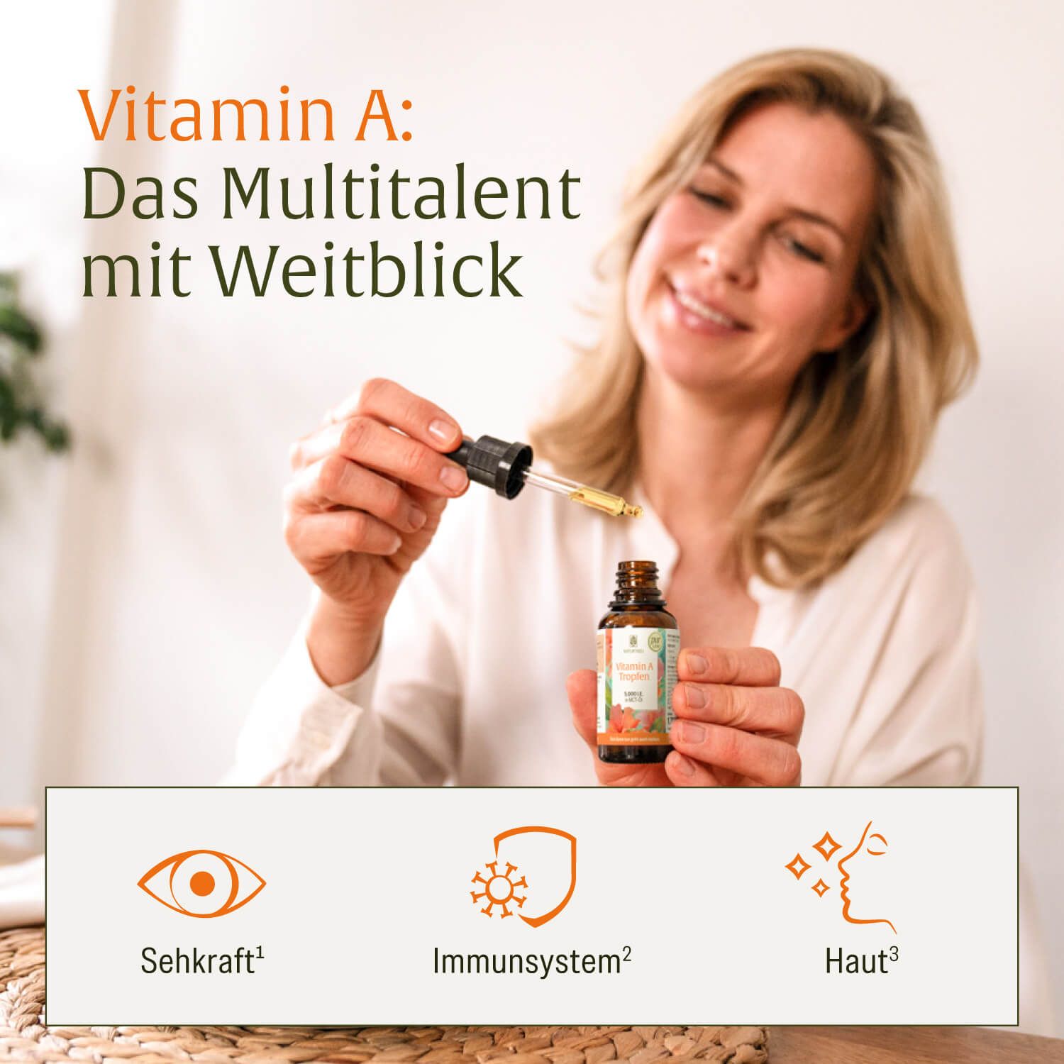 Frau hält Pipette über Flasche mit Vitamin A Tropfen. Symbole für Augen, Immunsystem, Haut.
