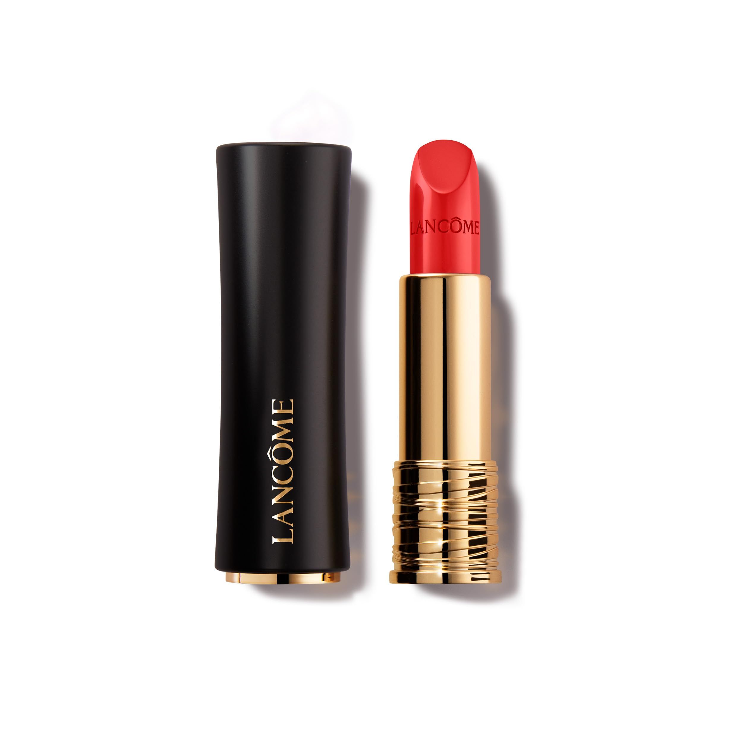 Roter Lippenstift, geöffnet, mit schwarzer Hülle und goldener Basis. Marke Lancôme sichtbar.
