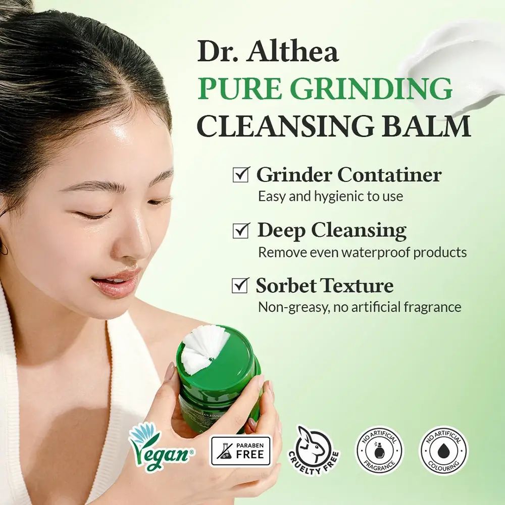 Frau hält grünen Behälter mit Reinigungsbalsam. Text: Pure Grinding Cleansing Balm. Vegan, parabenfrei, tierversuchsfrei, ohne Duftstoffe.