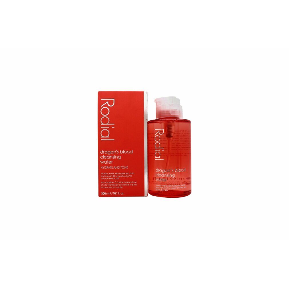 Rote Schachtel und Flasche. Aufschrift "Rodial" und "dragon's blood cleansing water". Flasche mit Pumpe.