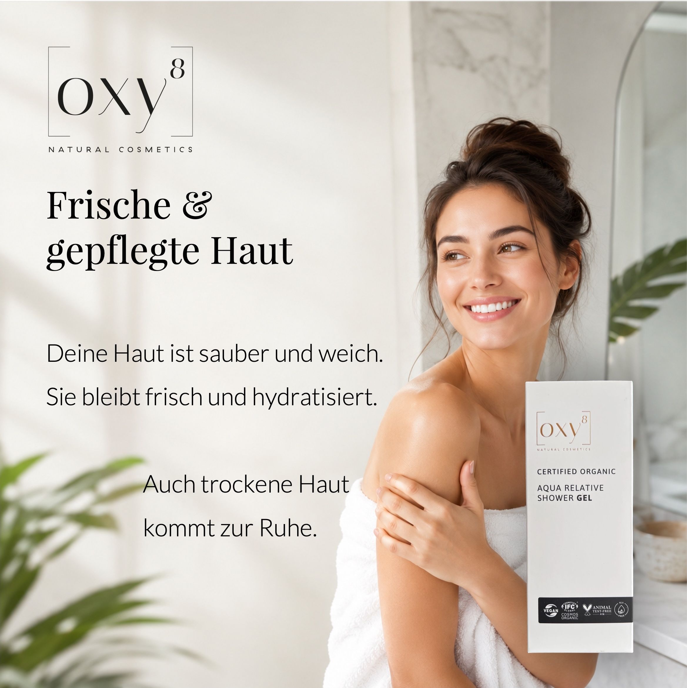 Frau mit Handtuch, lächelnd. Text über frische Haut.