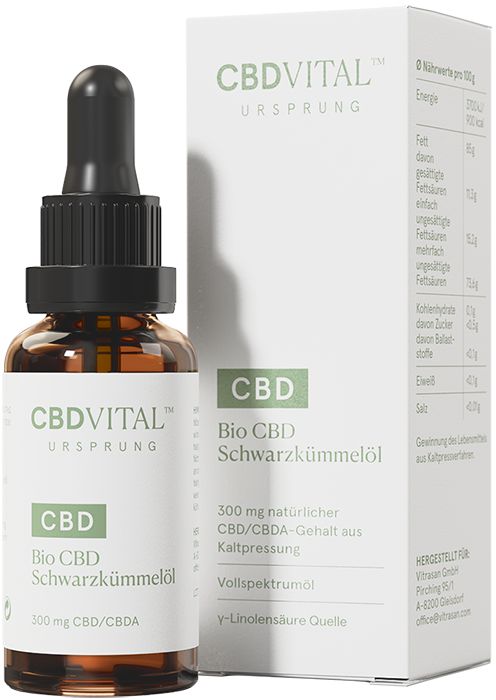 Braune Glasflasche mit Tropfer und weißer Verpackung. Aufschrift: CBD VITAL Ursprung, Bio CBD Schwarzkümmelöl. 300mg CBD/CBDA.