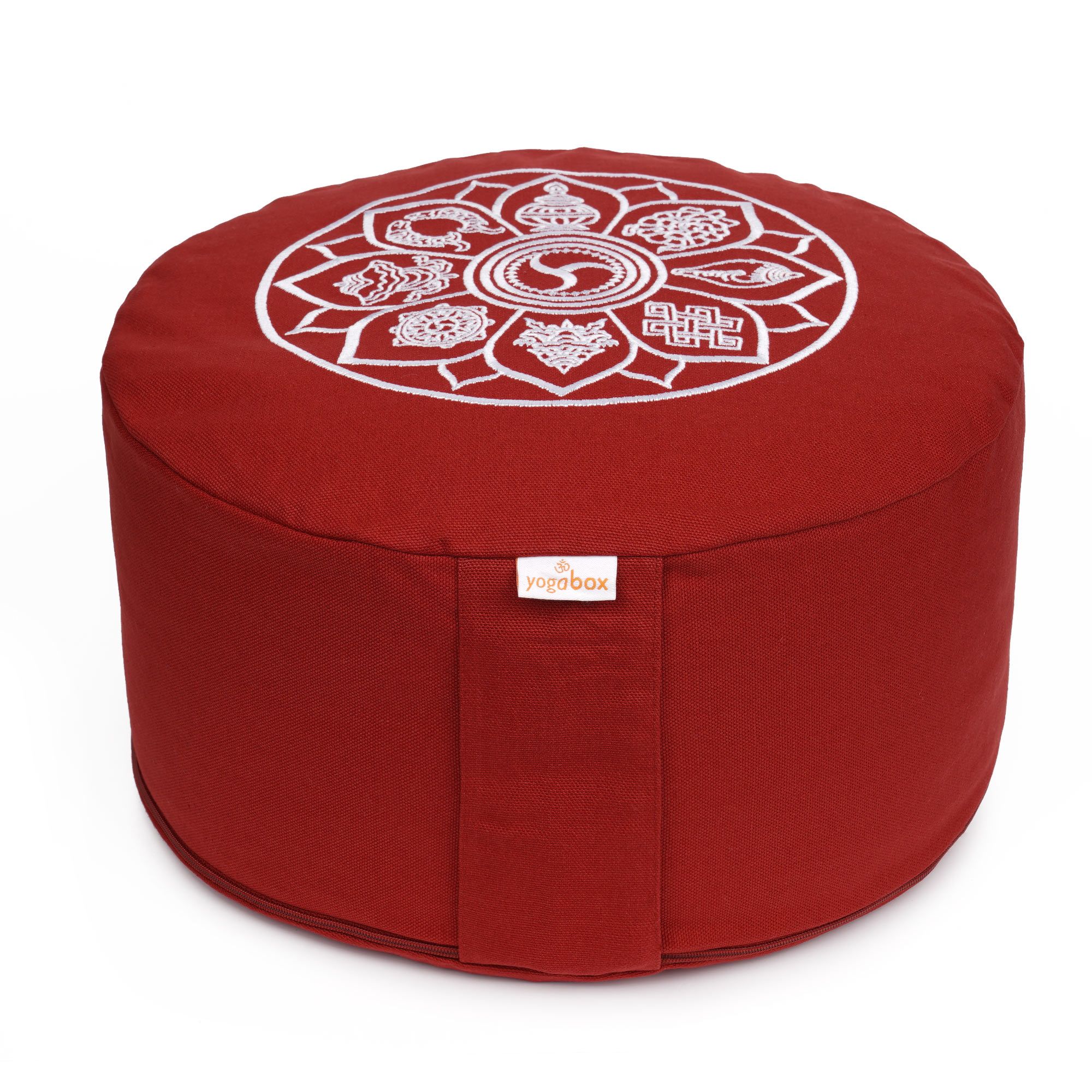 Rotes Meditationskissen mit weißem Glückssymbol-Aufdruck und yogabox-Logo.