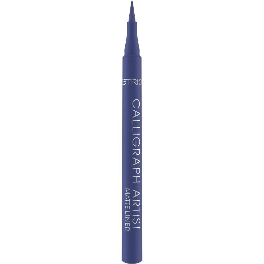 Blauer Eyeliner-Stift mit spitzer Spitze. Aufschrift: CALLIGRAPH ARTIST MATTE LINER. Marke: Catrice.