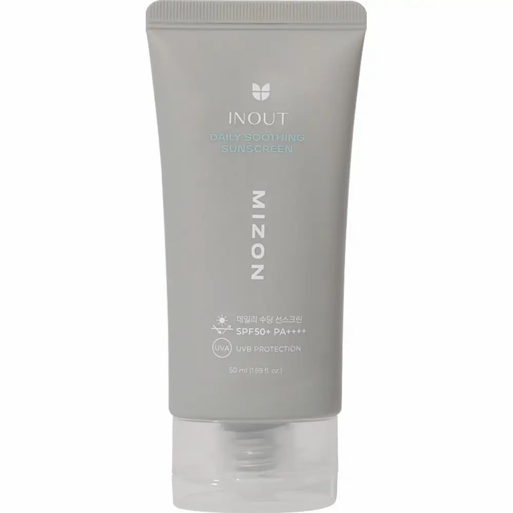 Graue Tube mit Produktaufdruck. Schriftzug: MIZON, INOUT, DAILY SOOTHING SUNSCREEN, SPF50+ PA++++. Transparenter Verschluss.