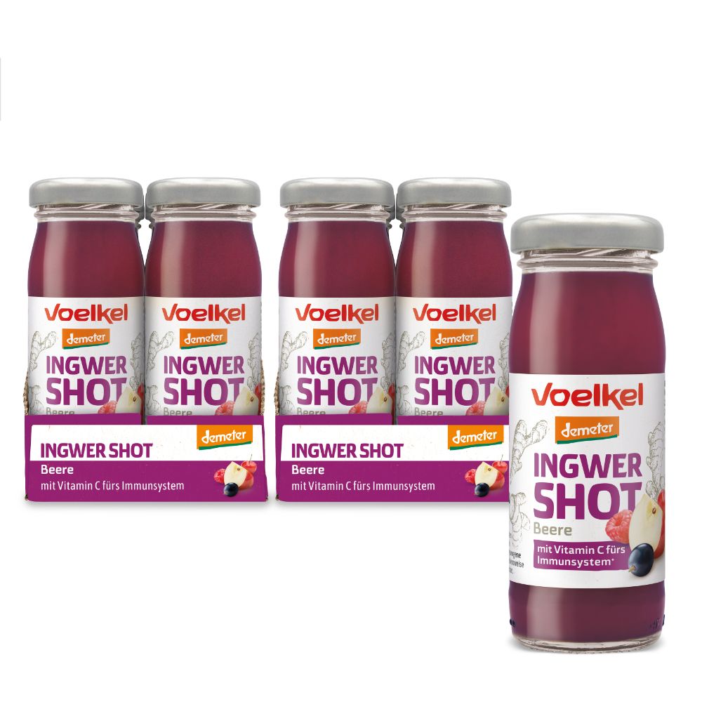Fünf Flaschen Voelkel Ingwer Shot Beere. Aufschrift: Ingwer Shot Beere. Einzelne Flaschen stehen nebeneinander. Demeter-Logo.