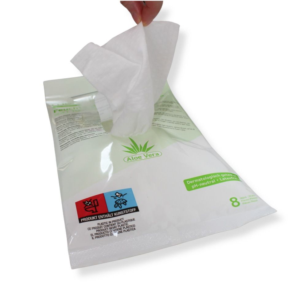 Geöffnete Verpackung mit feuchten Einmalwaschhandschuhen. Waschhandschuhe sichtbar. Logo Aloe Vera, 8 Stück, dermatologisch getestet.