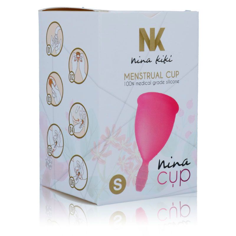Verpackung der Menstruationstasse. Aufschrift: Nina Kikí, Menstruationstasse, S. Illustrationen zur Anwendung. Aus 100% medizinischem Silikon.