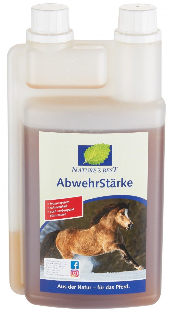 Behälter mit "Nature's Best AbwehrStärke"-Etikett. Braune Flüssigkeit. Logo mit Pferd. Text: "Aus der Natur - für das Pferd".