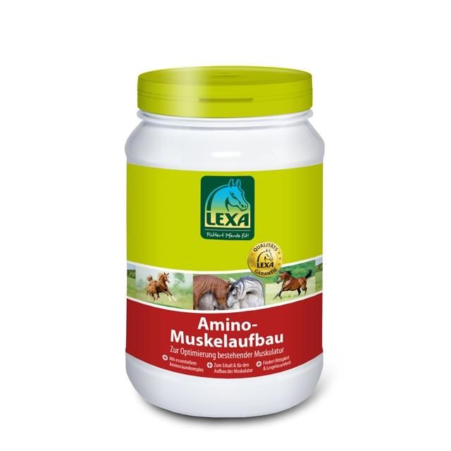 Behälter mit grünem Deckel und Etikett. Aufschrift: LEXA Amino-Muskelaufbau. Qualitaets-Siegel. Abbildung von Pferden.