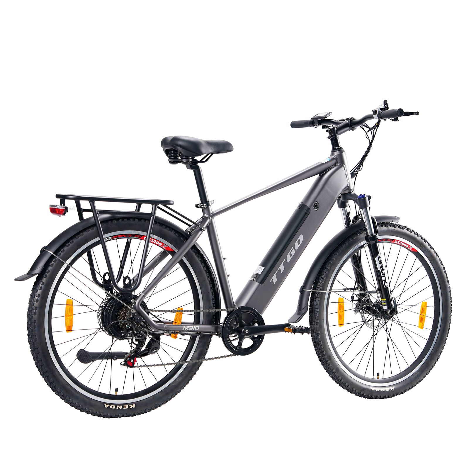 Graues E-Bike mit Gepäckträger und Schutzblechen. Auf dem Rahmen steht TTGO. Schwarze Reifen mit orangefarbenen Reflektoren.